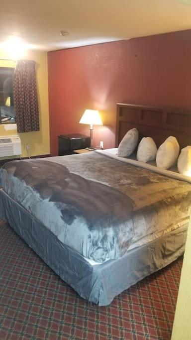 Hotel 2 Queen Beds Hotel Room 212 Booking Stillwater Buitenkant foto